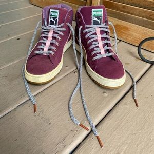 SZ 6.5 PUMA SUEDE HIGH TOP TENNIS SHOES